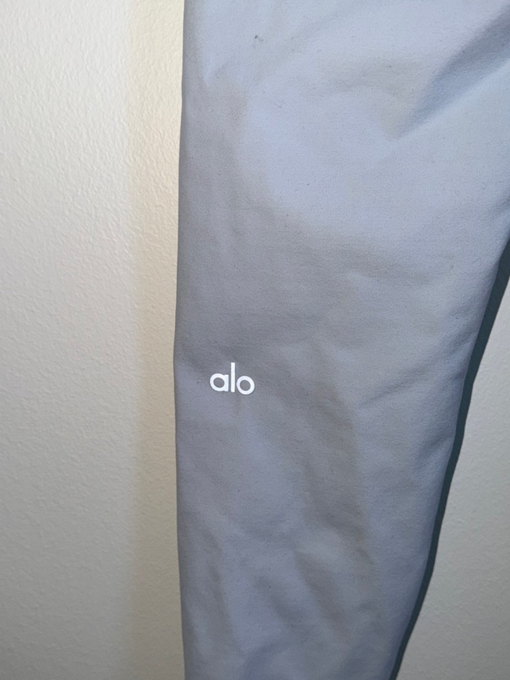 ALO Airbrush Blue Leggings Size Medium Cropped 23” - Picture 8 of 8